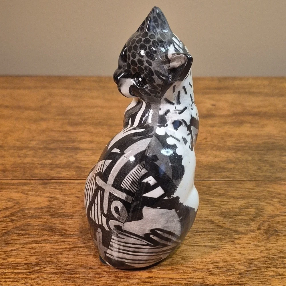 MONOCHROME Black And White Graffiti Inspired Resin Cat Figurine - Picture 3 of 13